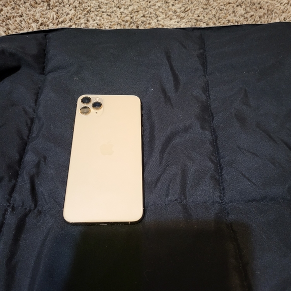 IPhone 11 Pro Max 256G - Picture 3 of 4